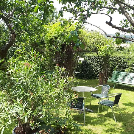 Am Obstgarten *