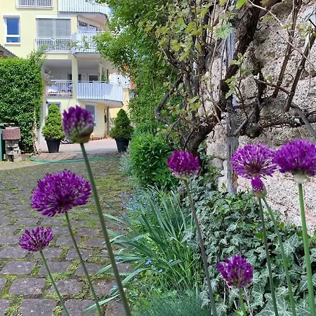 Am Obstgarten *