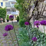 Am Obstgarten *